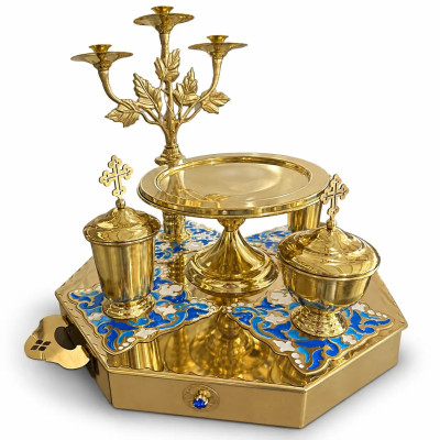 Octagonal steel *litia* tray with blue-and-white enamel (34x31 cm) Octagonal steel *litia* tray with blue-and-white enamel (34x31 cm)