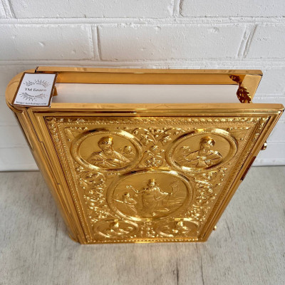 Евангелие в металлическом окладе 32х10х41,5 см на церковнославянском языке