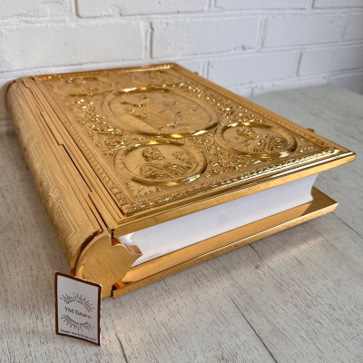 Евангелие в металлическом окладе 32х10х41,5 см на церковнославянском языке