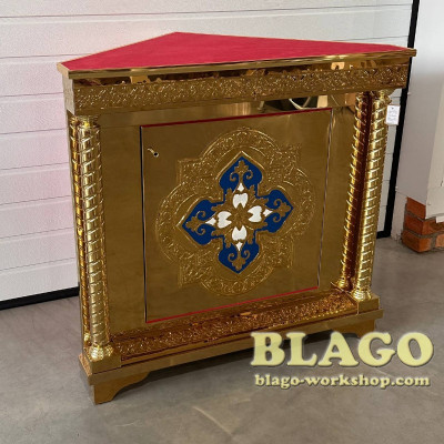 Corner metal altar with hammer, 103x64x100 cm