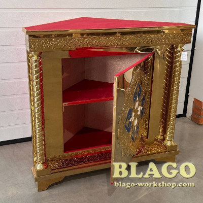 Corner metal altar with hammer, 103x64x100 cm