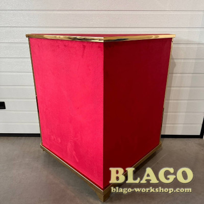 Corner metal altar with hammer, 103x64x100 cm