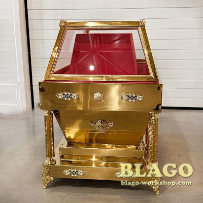 Гробниця металева з литими накладками, 120х76х110 см Гробниця металева з литими накладками, 120х76х110 см