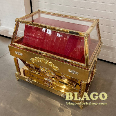 Гробниця металева з литими накладками, 120х76х110 см Гробниця металева з литими накладками, 120х76х110 см