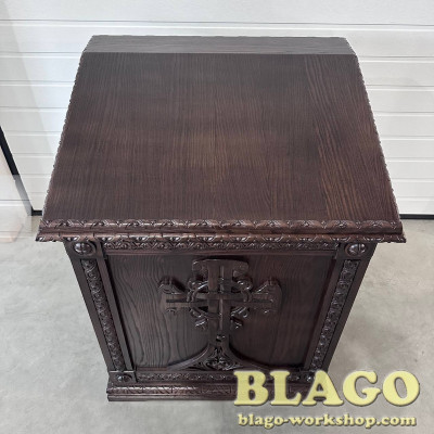  Аналой центральный (тетрапод) с резьбой коричневый, 83х75х100 см