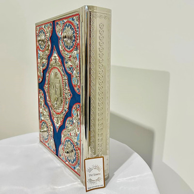 Євангеліє на церковнослов'янській мові, в нікельованому окладі з синім оксамитом, 34х25х7 см