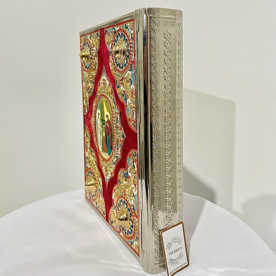 Євангеліє на церковнослов'янській мові в окладі з ламінованими іконами, 34х25х7 см Євангеліє на церковнослов'янській мові в окладі з ламінованими іконами, 34х25х7 см