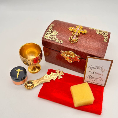 Дароносиця дерев'яна з металевими накладками мала, 11х6х7 см