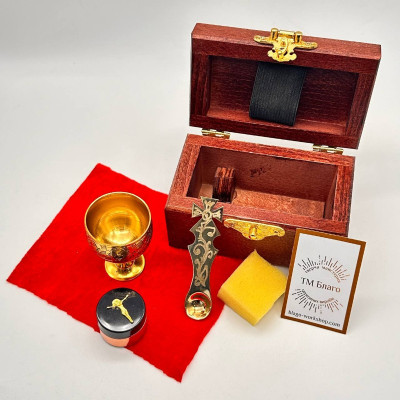 Дароносиця дерев'яна з металевими накладками мала, 11х6х7 см