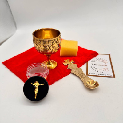 Дароносиця дерев'яна з металевими накладками мала, 11х6х7 см