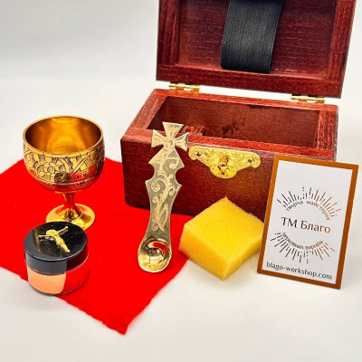 Дароносиця дерев'яна з металевими накладками мала, 11х6х7 см