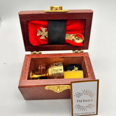 Дароносиця дерев'яна з металевими накладками мала, 11х6х7 см