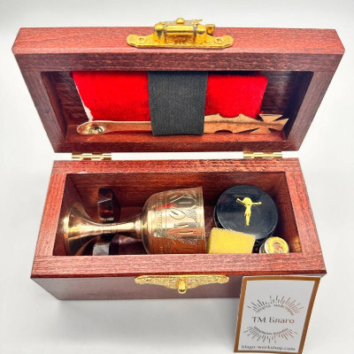 Дароносиця дерев'яна з металевими накладками велика, 15х7х8 см