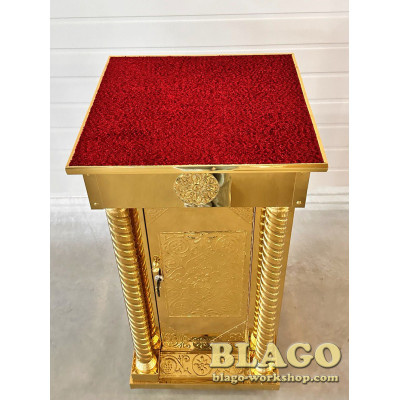 Жертвенник церковный с дверкой, 56х56х104 см