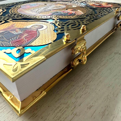 Gospel for the throne in the Ukrainian language in a metal frame, 25x34 cm