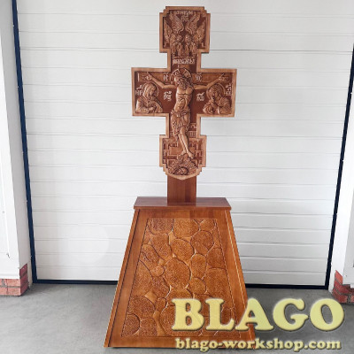 Голгофа напольна дерев'яна різьблена, 96х58х207  см