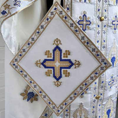 Иерейское облачение белое греческого кроя с синей и желтой вышивкой