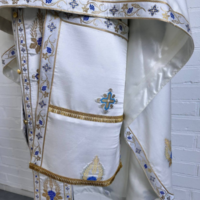 Иерейское облачение белое греческого кроя с синей и желтой вышивкой