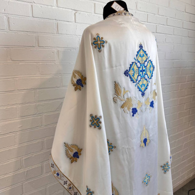 Иерейское облачение белое греческого кроя с синей и желтой вышивкой
