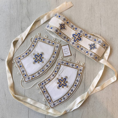 Иерейское облачение белое греческого кроя с синей и желтой вышивкой