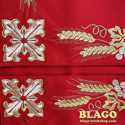 Double-sided embroidered iliton on gabardine, 70x70 cm