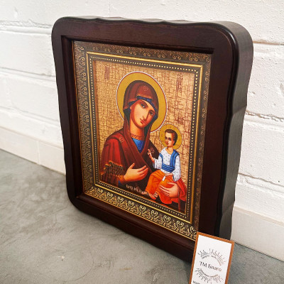  Икона "Волынская Богоматерь" в темной фигурной рамке, 23х26 см