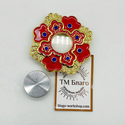 Мощевик металевий з червоною емаллю та синіми камінцями 7х7х1 см Мощевик металевий з червоною емаллю та синіми камінцями 7х7х1 см