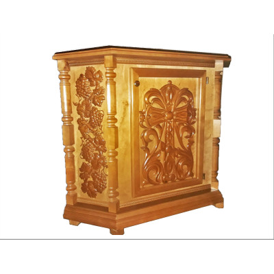 Carved wooden altar with twisted columns (80x80x90 cm) Carved wooden altar with twisted columns (80x80x90 cm)