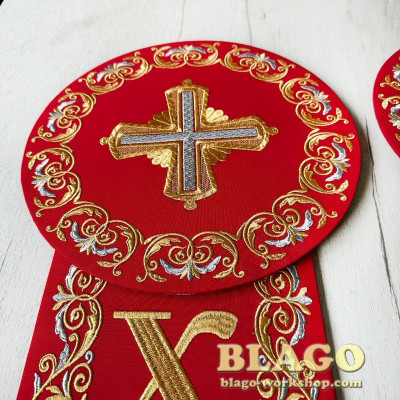 Tablets on the iconostasis are red 20x115 cm
