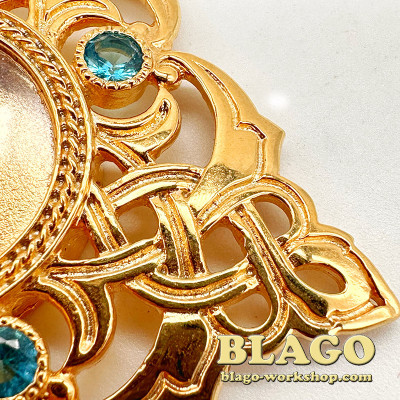 Мощевик латунний позолочений квадратний з цирконієм, 4,5 см