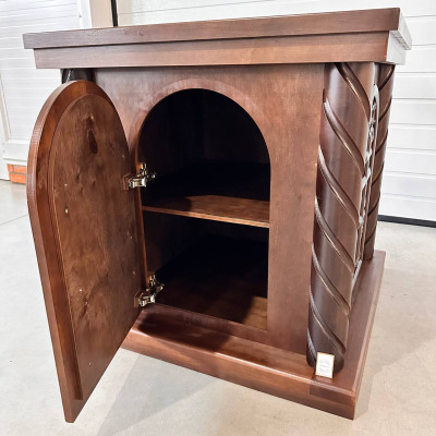 Wooden throne with carving 90x90x90 cm