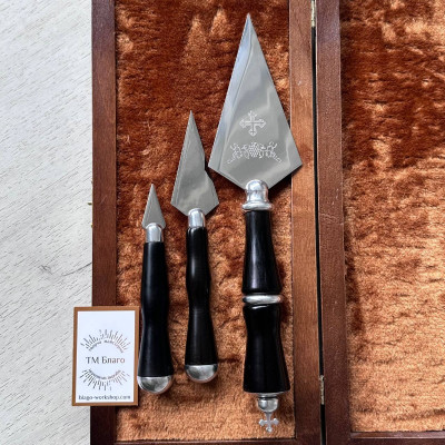 Набір копіє з ебонітовими ручками і гравіюванням в дерев'яному футлярі