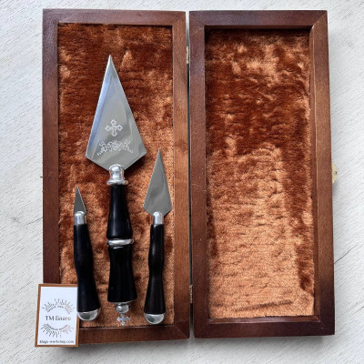 Набір копіє з ебонітовими ручками і гравіюванням в дерев'яному футлярі