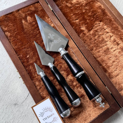 Набір копіє з ебонітовими ручками і гравіюванням в дерев'яному футлярі