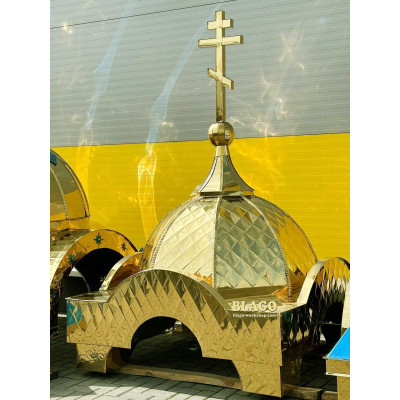 Metal chapel with a cross on the dome (150x150x225 cm) made of damask steel
