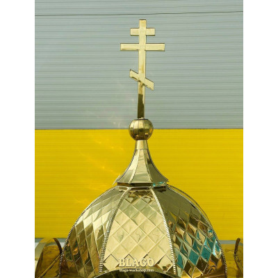 Metal chapel with a cross on the dome (150x150x225 cm) made of damask steel