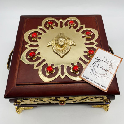 Ковчег дерев'яний для частинок святих мощей, 18х18х10 см