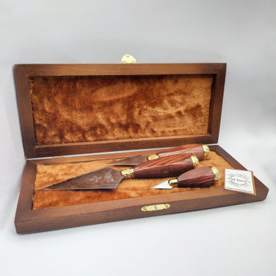 Набір копіє з моренними ручками з литою фурнітурою і гравіюванням на великому копіє в дерев'яному футлярі