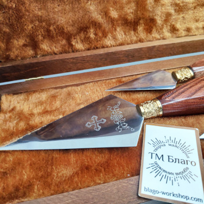 Набір копіє з моренними ручками з литою фурнітурою і гравіюванням на великому копіє в дерев'яному футлярі