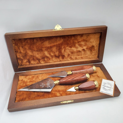 Набір копіє з моренними ручками з литою фурнітурою і гравіюванням на великому копіє в дерев'яному футлярі