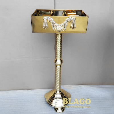 Підставка для свічок на ніжці металева на 3 відділа, 40х29х100 см Підставка для свічок на ніжці металева на 3 відділа, 40х29х100 см