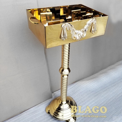 Підставка для свічок на ніжці металева на 3 відділа, 40х29х100 см Підставка для свічок на ніжці металева на 3 відділа, 40х29х100 см