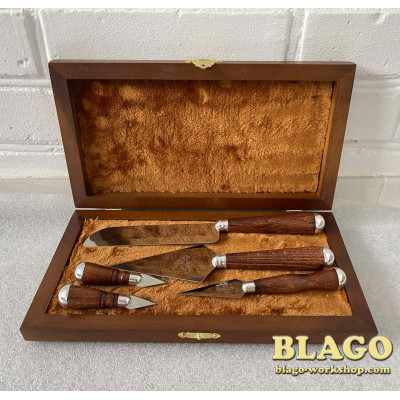 Liturgical spear set with wooden handles with cast fittings and engraving on a large and average copy in a wooden case