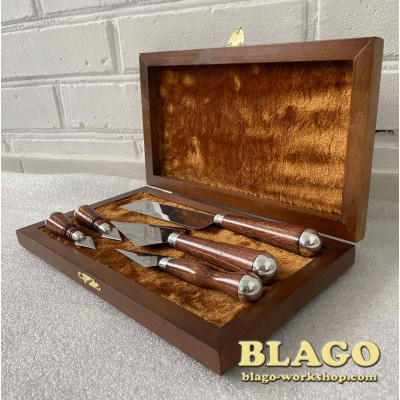 Liturgical spear set with wooden handles with cast fittings and engraving on a large and average copy in a wooden case