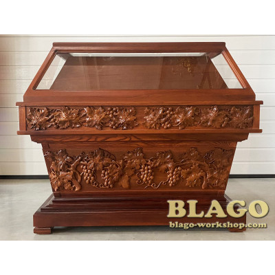 Tomb, carved wood, 120x70x100cm