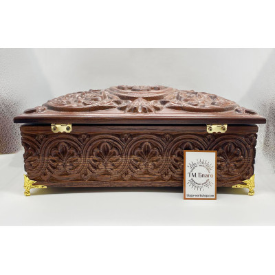 Wooden carved reliquary with a cross 30x20 cm