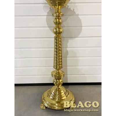 Подсвечник на 52 свечи