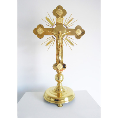 Altar cross brass, on a stand 39x70 cm