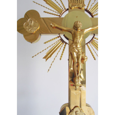 Altar cross brass, on a stand 39x70 cm