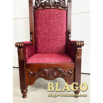 The throne is wooden, 76х77х182 cm